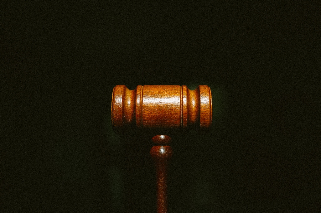 gavel-unsplash.1025-1